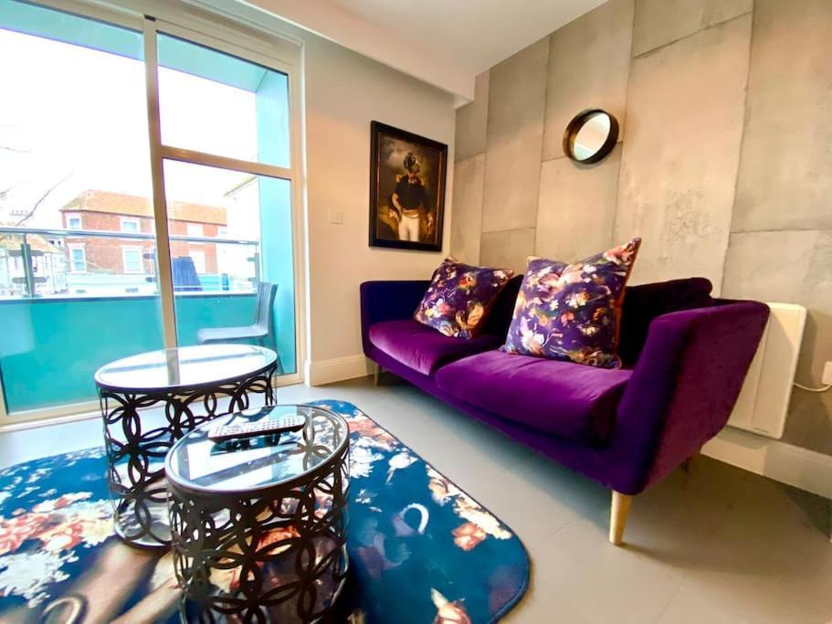 Stunning Apartment - 1 Minute Walk To Poole Quay - Great Location - Free Parking - Fast Wifi - Smart Tv - Newly Decorated - Sleeps Up To 2! Close To Poole & Bournemouth & Sandbanks Exteriér fotografie