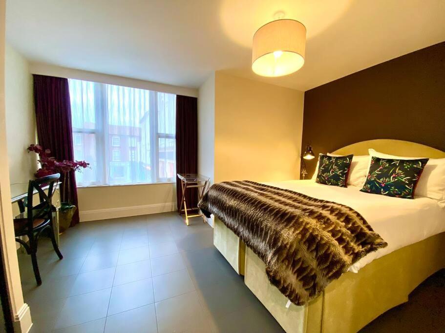 Stunning Apartment - 1 Minute Walk To Poole Quay - Great Location - Free Parking - Fast Wifi - Smart Tv - Newly Decorated - Sleeps Up To 2! Close To Poole & Bournemouth & Sandbanks Exteriér fotografie